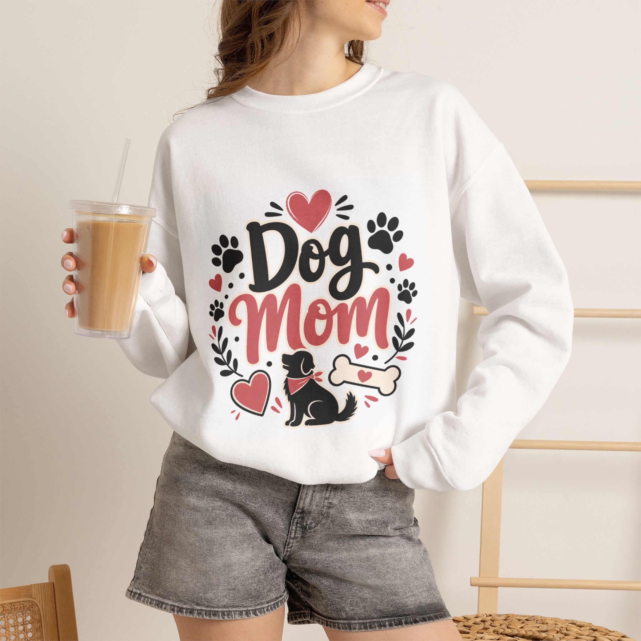 Dog-Mom-Sweatshirt weiß – Motiv Pfoten & Herzen (Allover)